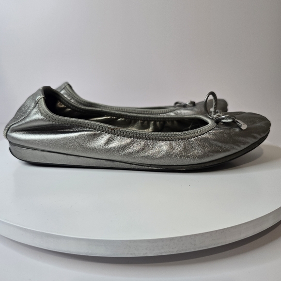 ⭐️40% Off⭐️ Me Too Lilly Ballet Flats in Metallic Pewter - Picture 3 of 10